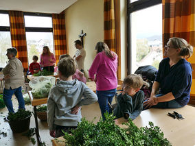 Vorbereitung auf Palmsonntag (Foto: Karl-Franz Thiede)